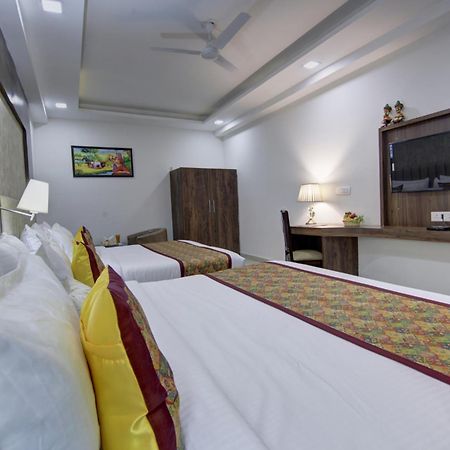 Hotel Prithvi-Raj Near Delhi Airport Ню Делхи Екстериор снимка