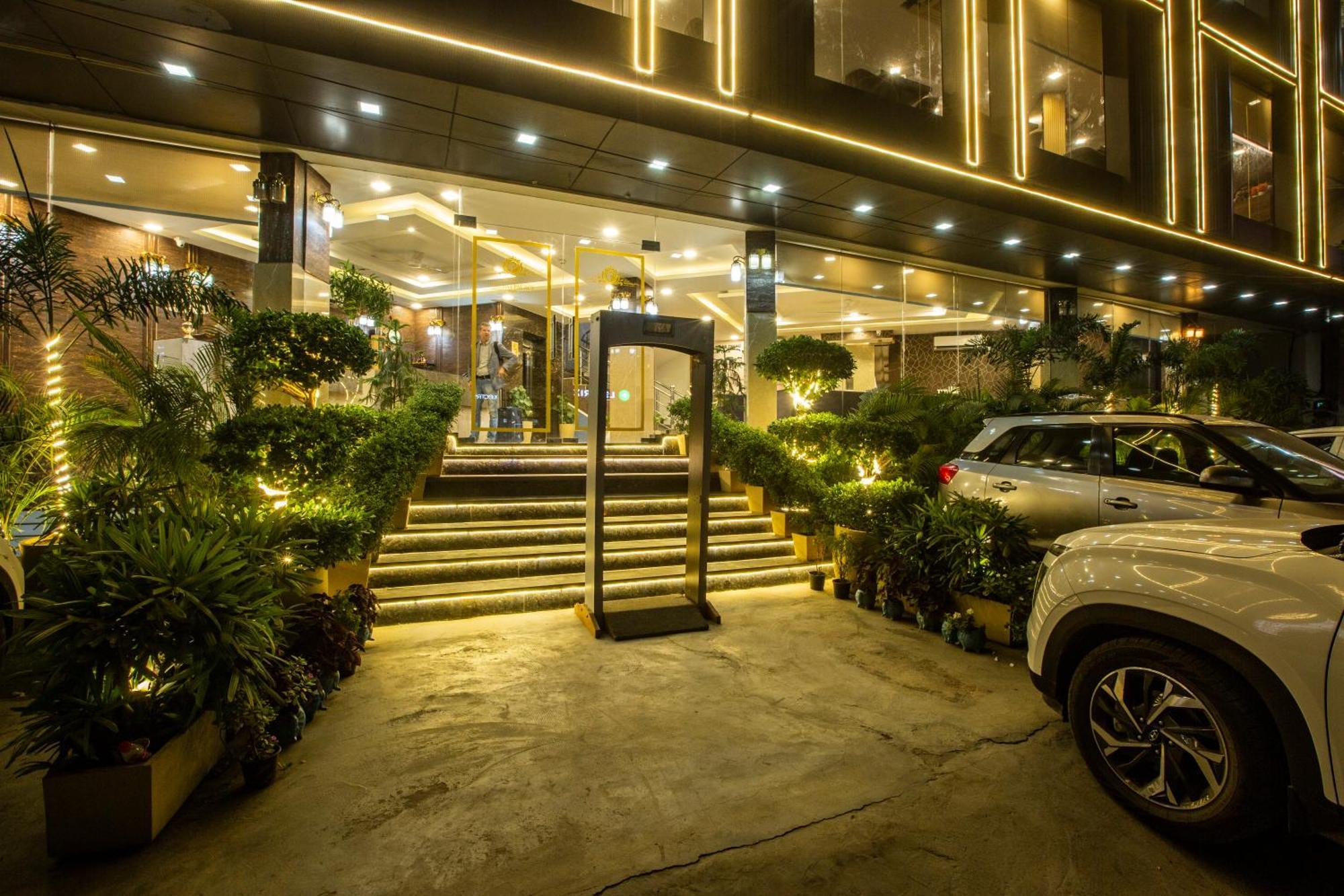 Hotel Prithvi-Raj Near Delhi Airport Ню Делхи Екстериор снимка