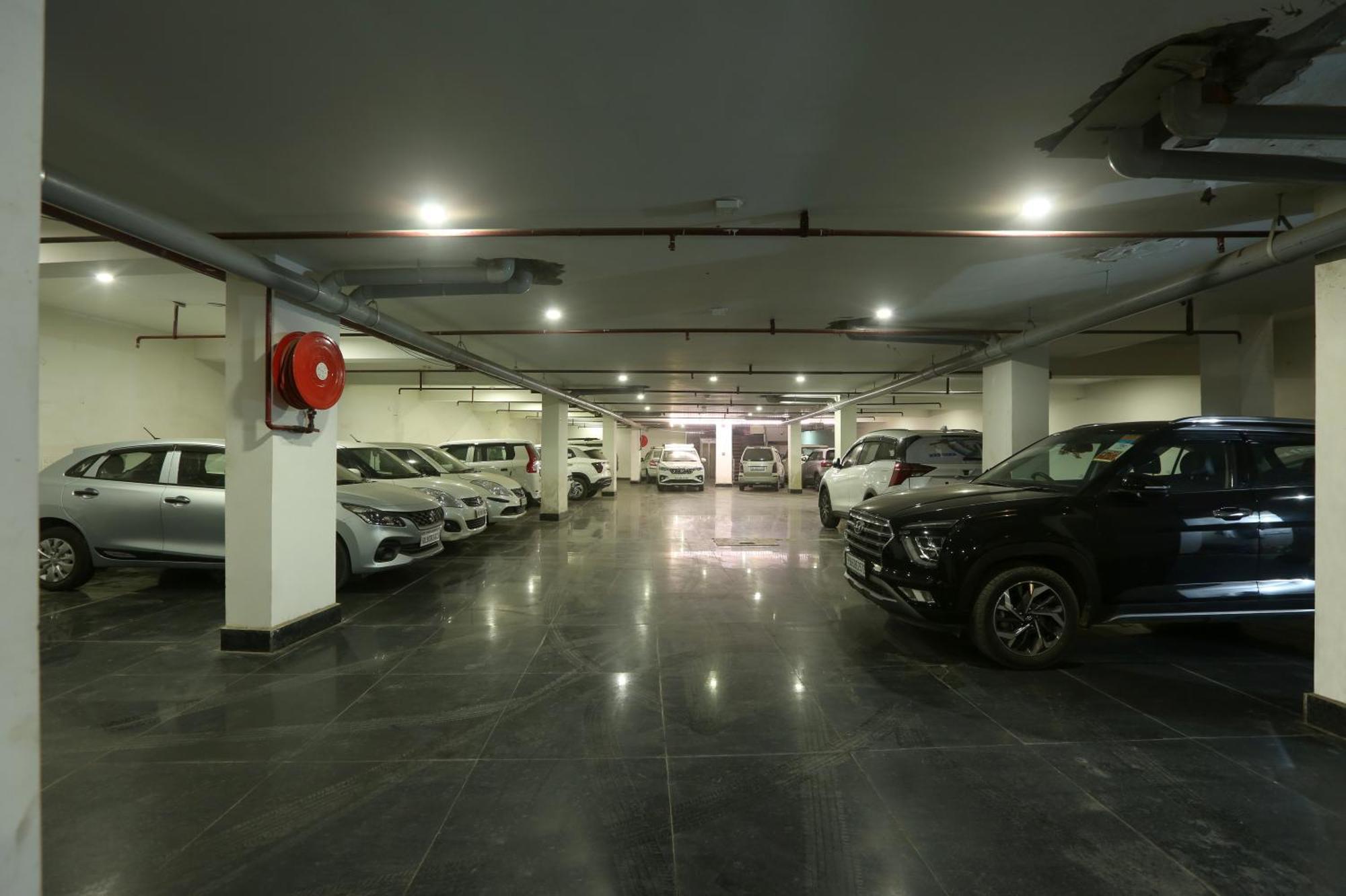 Hotel Prithvi-Raj Near Delhi Airport Ню Делхи Екстериор снимка