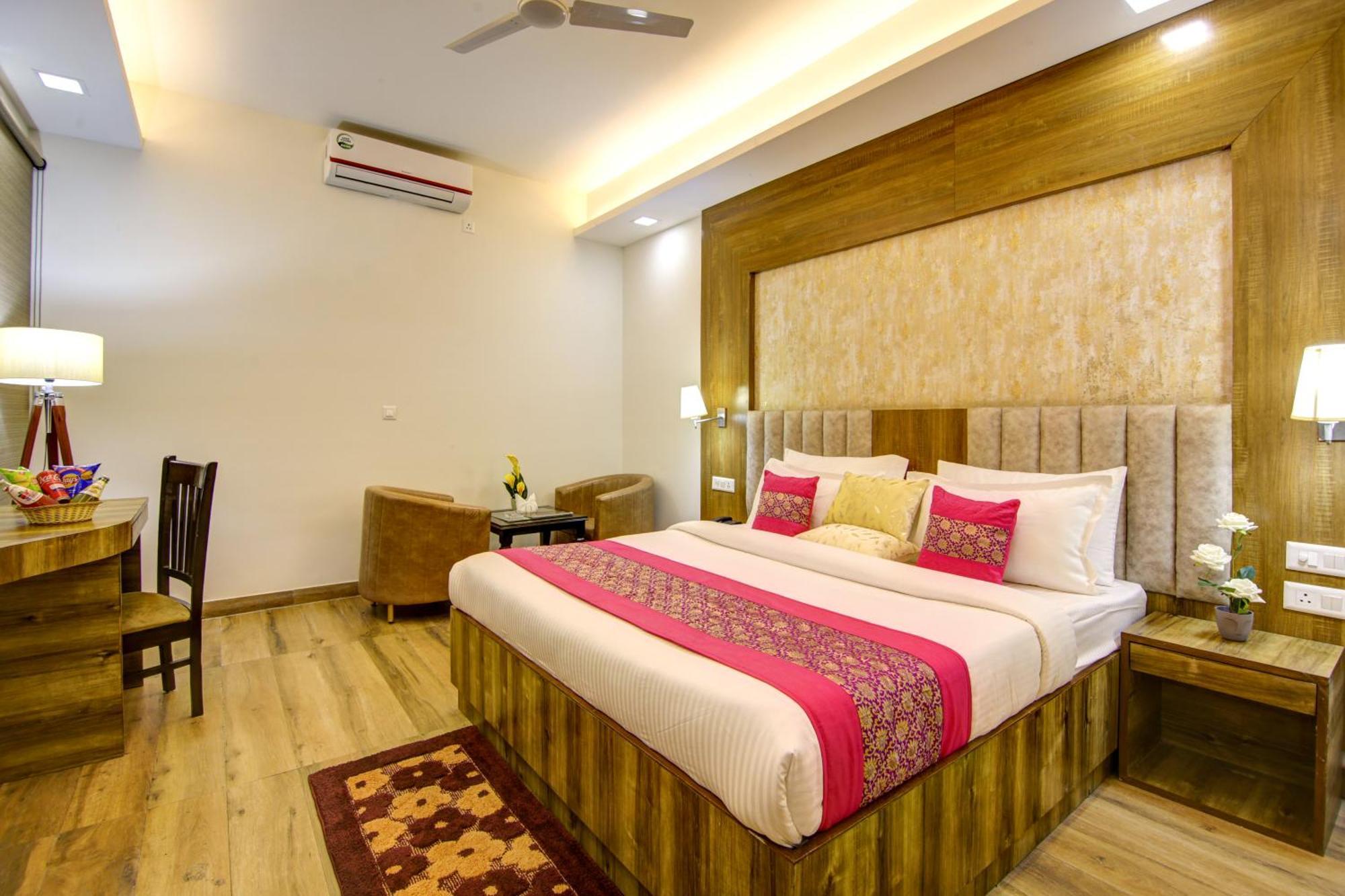 Hotel Prithvi-Raj Near Delhi Airport Ню Делхи Екстериор снимка