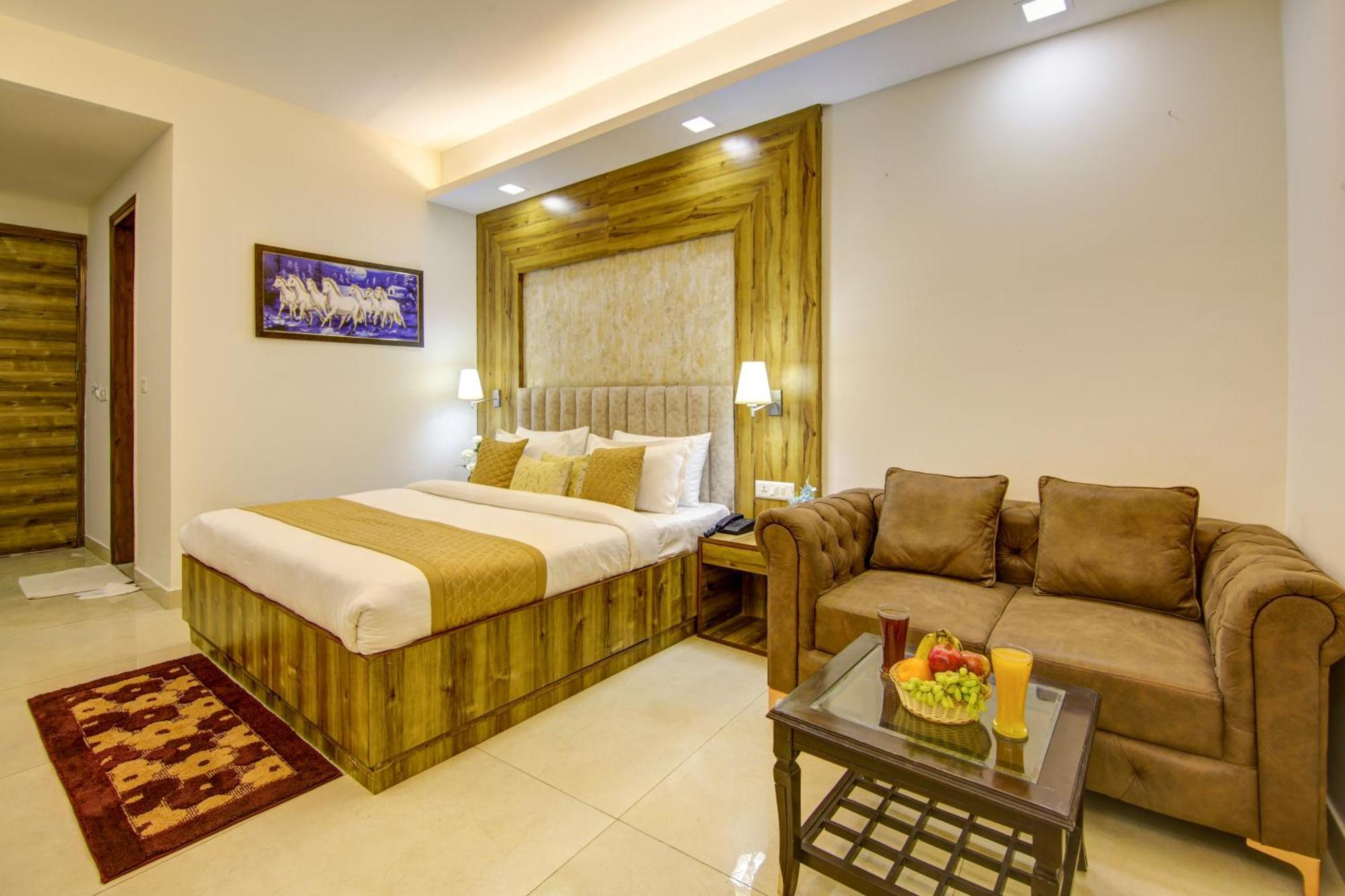 Hotel Prithvi-Raj Near Delhi Airport Ню Делхи Екстериор снимка