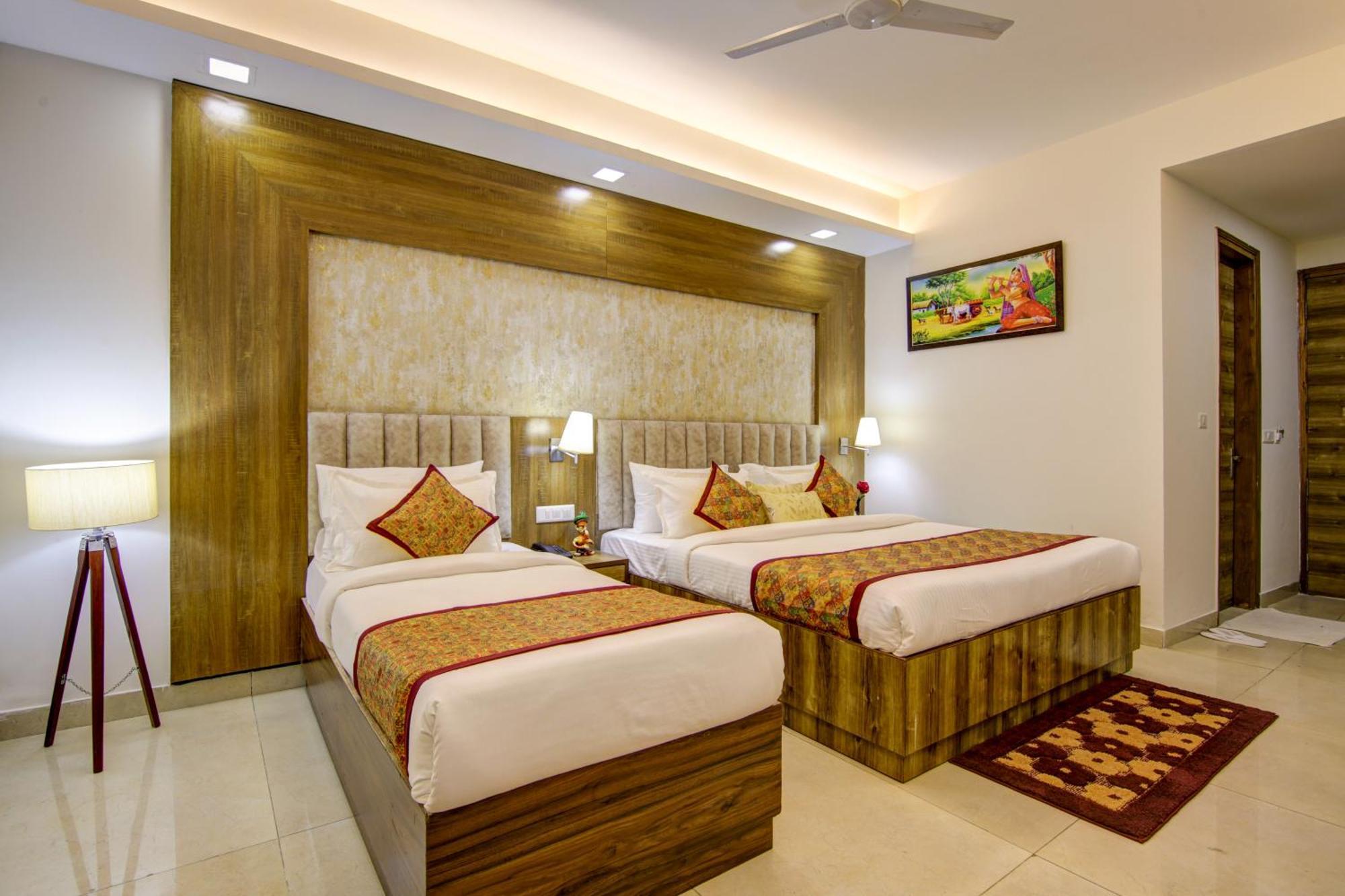 Hotel Prithvi-Raj Near Delhi Airport Ню Делхи Екстериор снимка