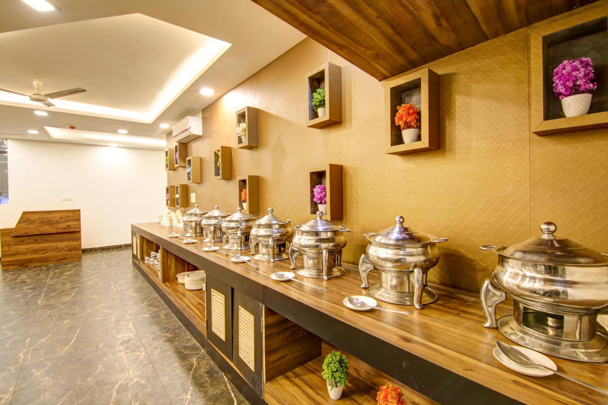 Hotel Prithvi-Raj Near Delhi Airport Ню Делхи Екстериор снимка