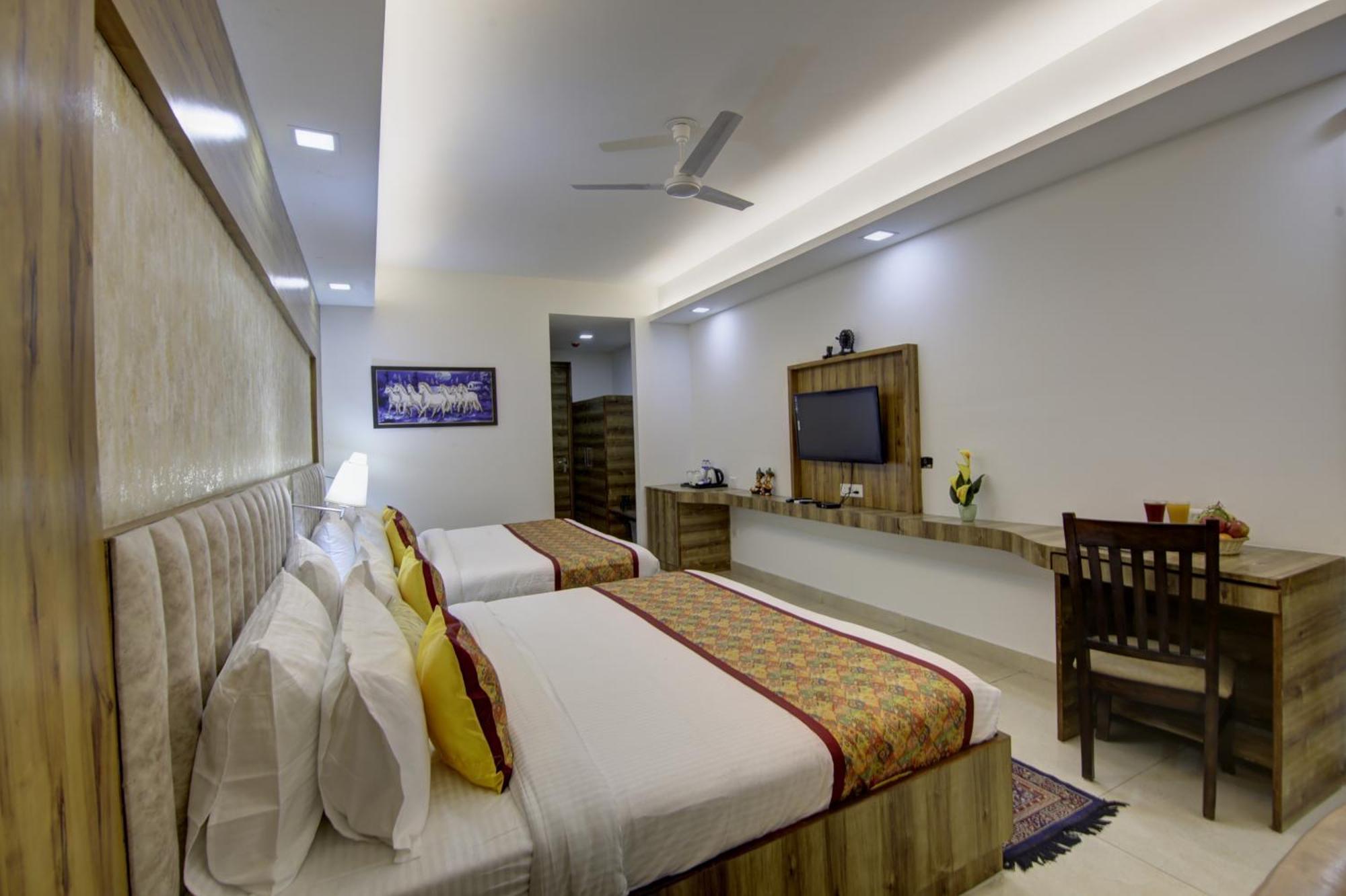 Hotel Prithvi-Raj Near Delhi Airport Ню Делхи Екстериор снимка