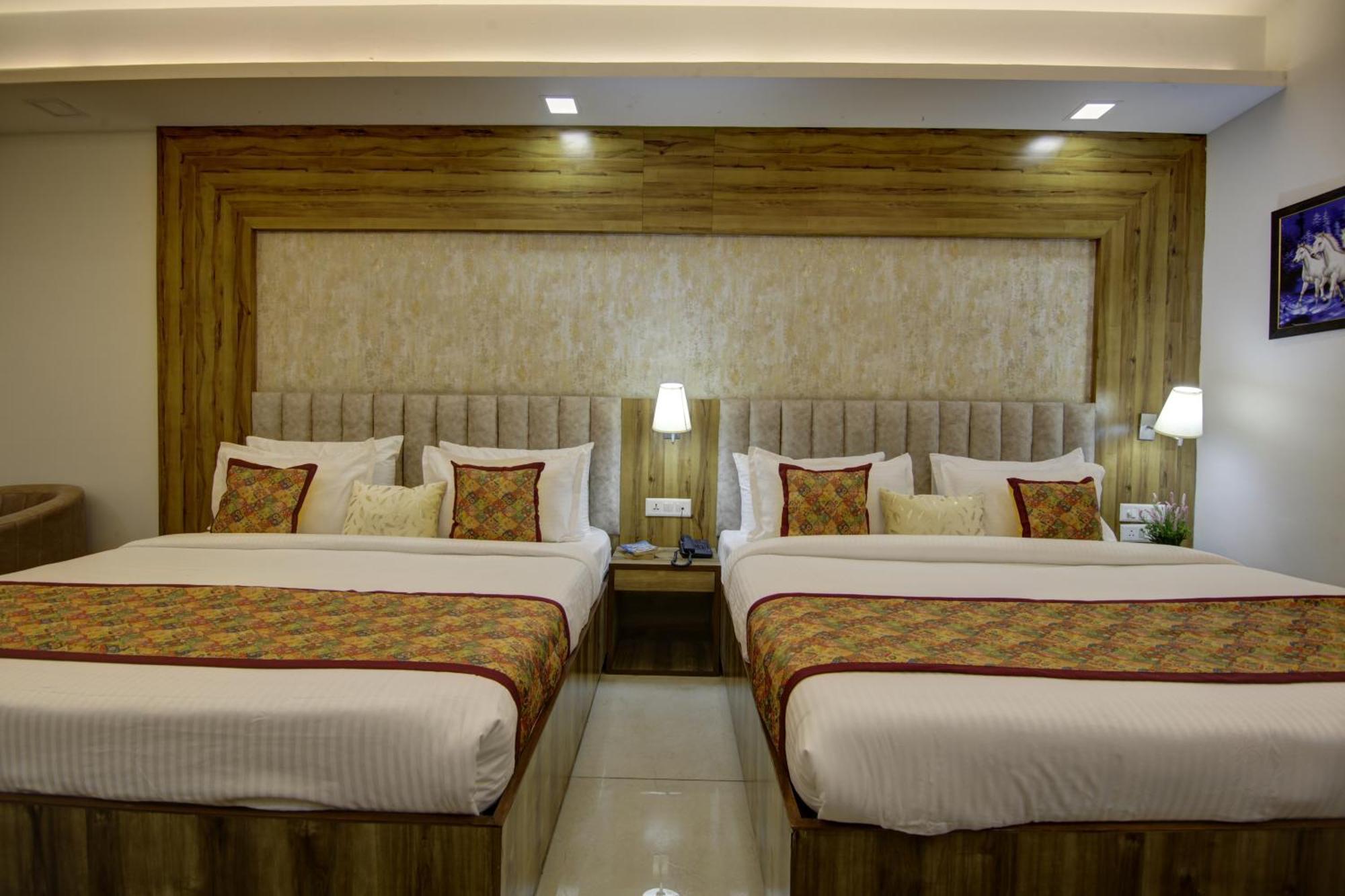 Hotel Prithvi-Raj Near Delhi Airport Ню Делхи Екстериор снимка
